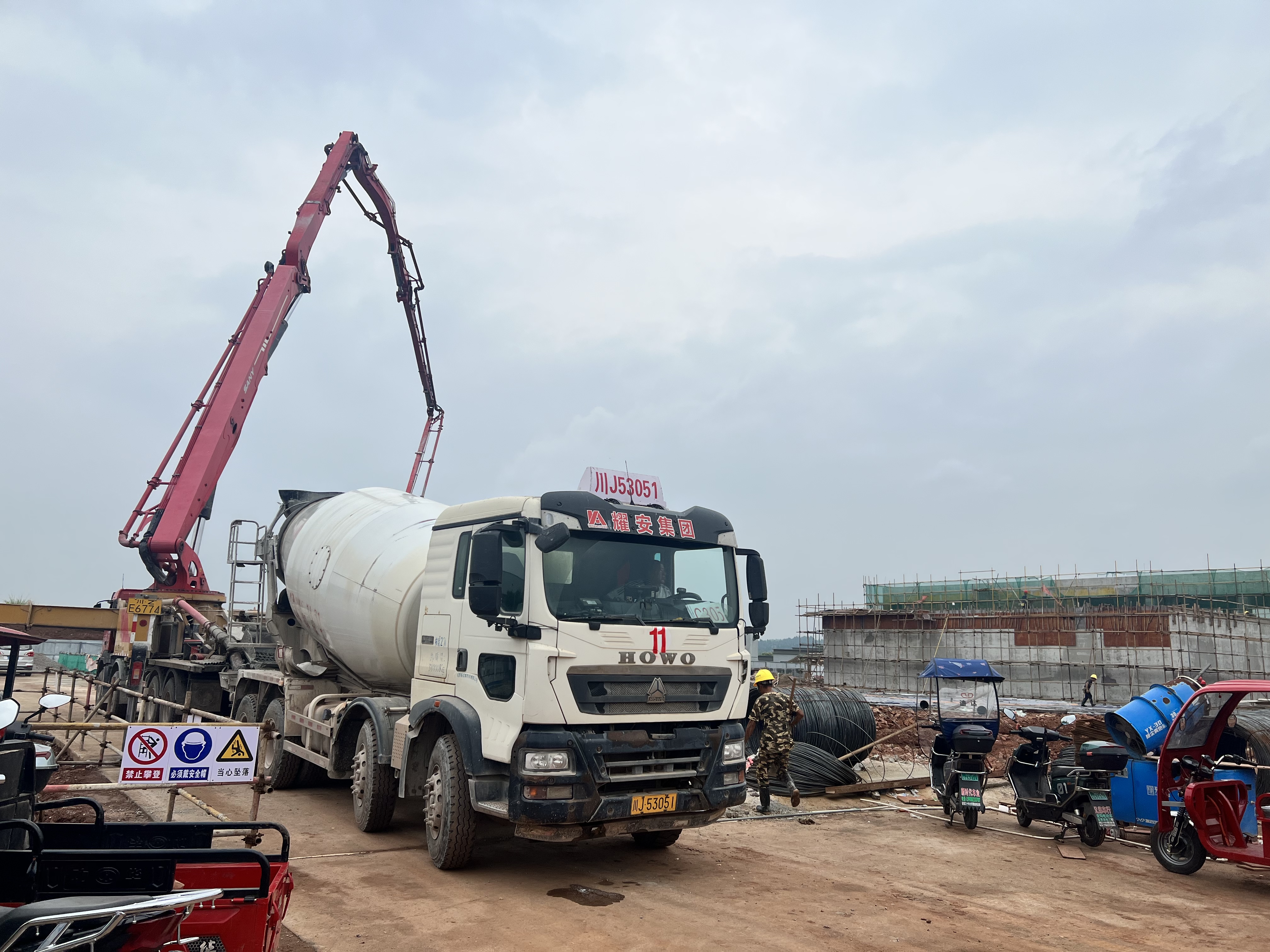 耀發(fā)公司高效供應(yīng)混凝土 硬核賦能安居區(qū)垃圾分類設(shè)施提質(zhì)升級